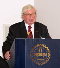 Gerhard Ertl bei einem Vortrag im DECHEMA-Haus